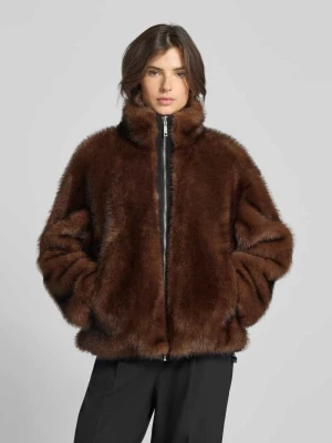 Kurtka ze sztucznego futra o kroju regular fit z bocznymi, wpuszczanymi kieszeniami model ‘AZOTO’ MAX&Co. Orzechowy