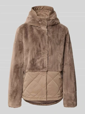 Kurtka ze sztucznego futra z kieszeniami zapinanymi na zamek błyskawiczny Amber & June Jasnobrązowy