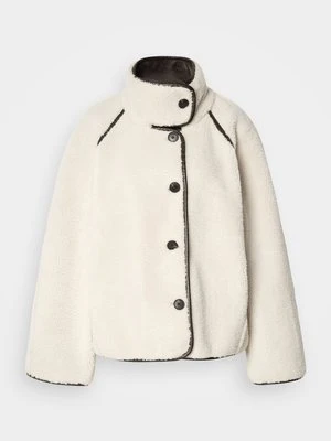 Kurtka zimowa Gina Tricot