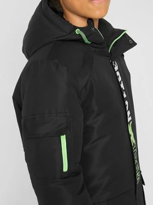 Kurtka zimowa z kapturem i sportowymi detalami bonprix