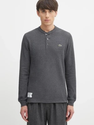 Lacoste longsleeve kolor szary z aplikacją TH0035