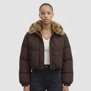Ladies Cropped Fake Fur Collar Jacket Urban Classics brązowy