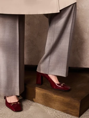 Lakierowane skórzane czółenka w kolorze burgundowym TARANKO