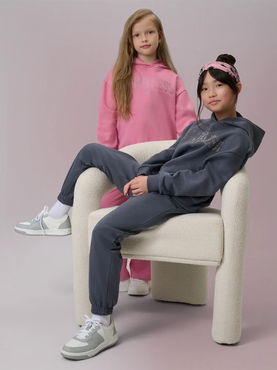 Zdjęcie produktu 4F Bluza dresowa loose z kapturem dziewczęca - szara 122 / 128 (6-8 lat)