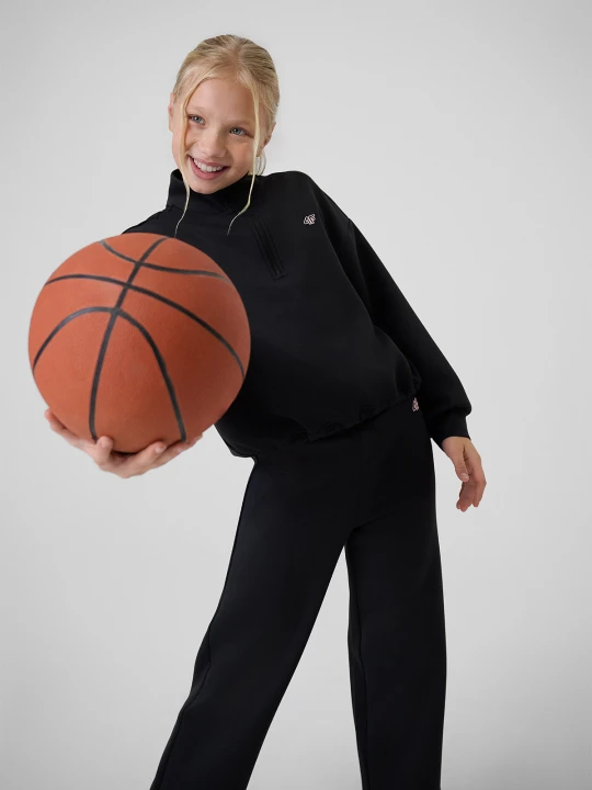 Zdjęcie produktu 4F Bluza sportowa regular bez kaptura dziewczęca - czarna 122 / 128 (6-8 lat)