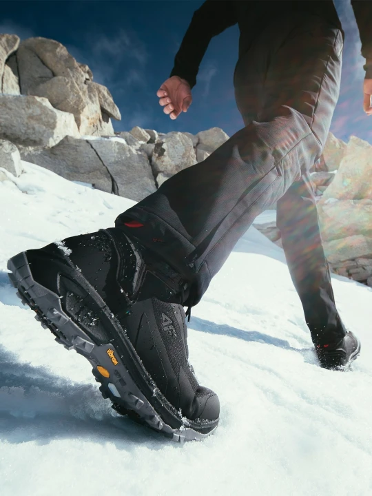 Zdjęcie produktu 4F Wysokie buty trekkingowe ICE CRACKER z izolacją Primaloft męskie - czarne 42