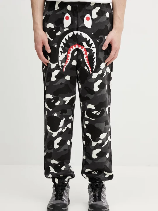 Zdjęcie produktu A Bathing Ape spodnie dresowe bawełniane City Camo Shark