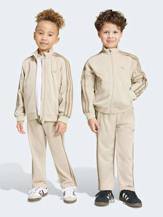 Zdjęcie produktu adidas 2-częściowy zestaw w kolorze beżowym rozmiar: 128