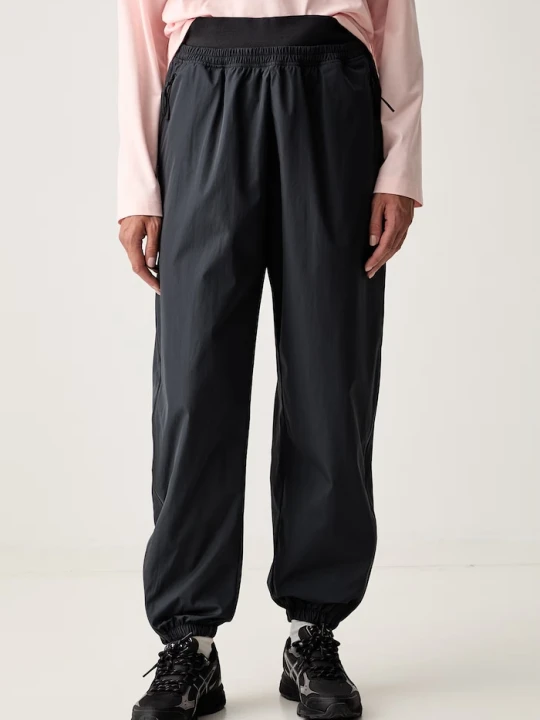 Zdjęcie produktu adidas by Stella McCartney spodnie joggery damskie czarny