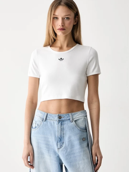 Zdjęcie produktu adidas Originals crop top damski z bawełną Essentials biały