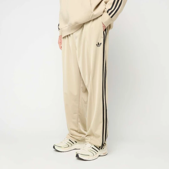 Zdjęcie produktu Firebird Adicolor Baggy Fit Trackpants adidas Originals beż