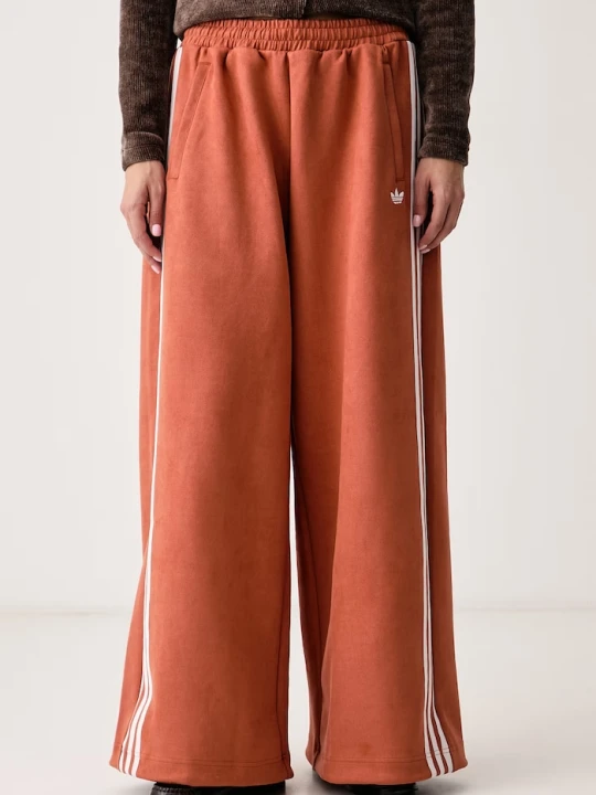 Zdjęcie produktu adidas Originals spodnie dresowe damskie Adilenium Season 6 Faux Suede pomarańczowy