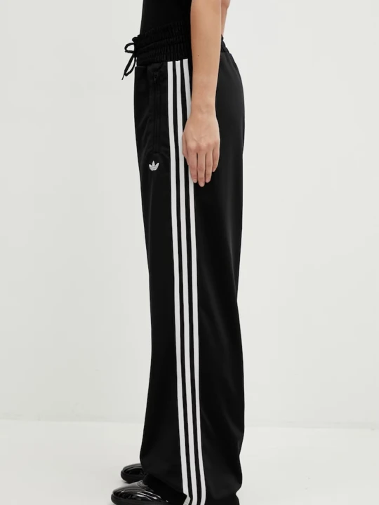 Zdjęcie produktu adidas Originals spodnie dresowe SMOCKED FB TP czarny