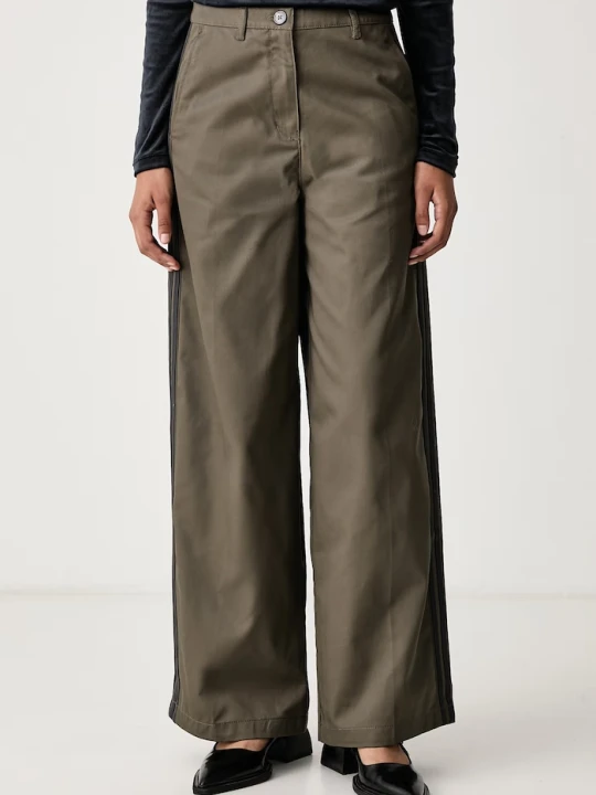 Zdjęcie produktu adidas Originals spodnie straight damskie Tailored zielony