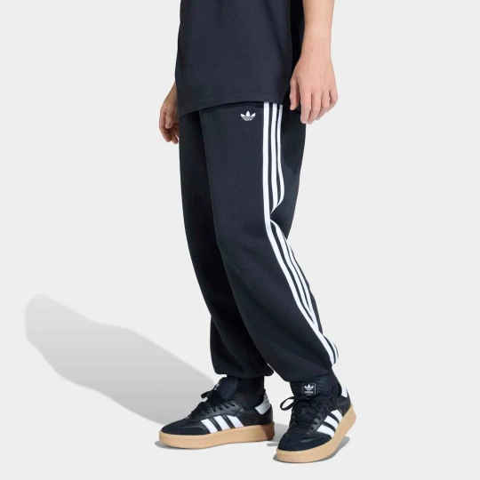 Zdjęcie produktu Superstar Oversized Trackpants adidas Originals czarny