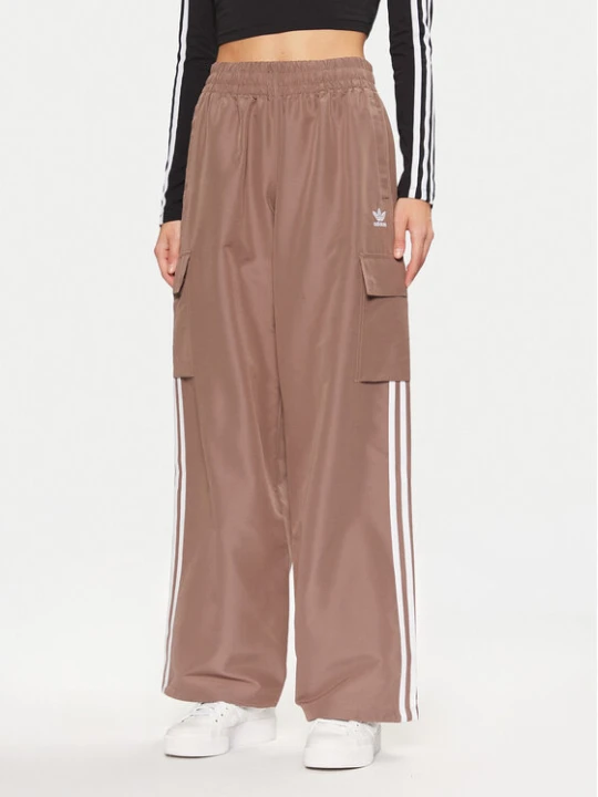 Zdjęcie produktu adidas Spodnie dresowe adicolor 3-Stripes JC8138 Beżowy Loose Fit