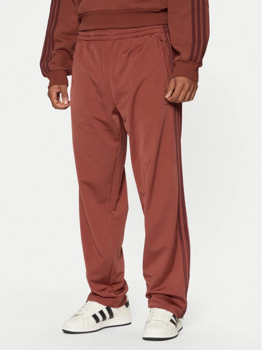 Zdjęcie produktu adidas Spodnie dresowe adicolor Classics Firebird JP2541 Czerwony Regular Fit