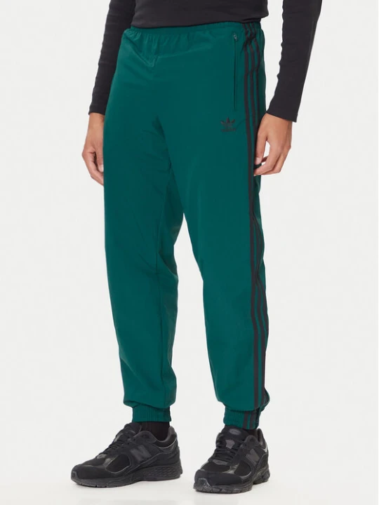 Zdjęcie produktu adidas Spodnie dresowe adicolor Woven Firebird JY1335 Zielony Regular Fit