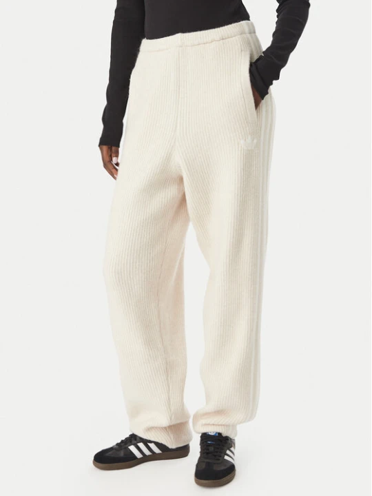 Zdjęcie produktu adidas Spodnie dresowe Adiluna Season 2 X Jennie LD4963 Beżowy jasny Loose Fit