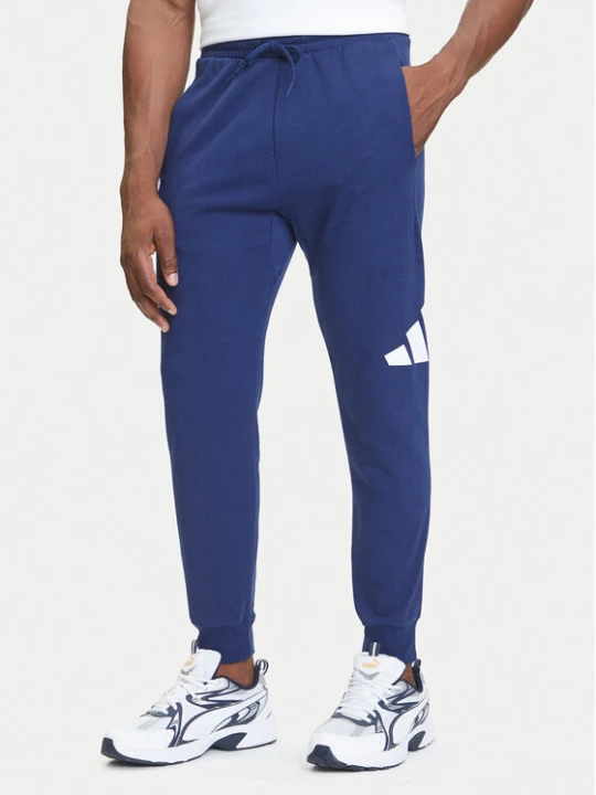 Zdjęcie produktu adidas Spodnie dresowe Essentials Big Logo JE8967 Granatowy Regular Fit