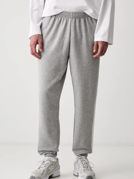 Zdjęcie produktu adidas spodnie dresowe męskie z bawełną Three Stripes szary