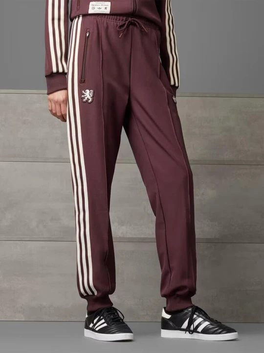 Zdjęcie produktu adidas Spodnie dresowe "Olympique Lyonnais Terrace Icons" w kolorze czerwonym rozmiar: XL
