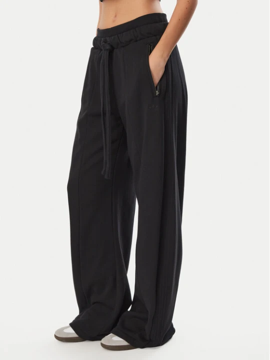 Zdjęcie produktu adidas Spodnie dresowe Premium Essentials Firebird KR4518 Czarny Relaxed Fit