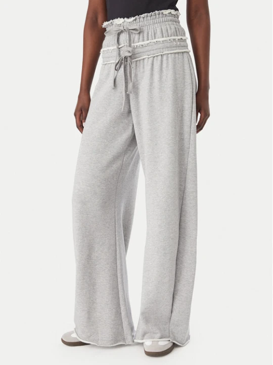 Zdjęcie produktu adidas Spodnie dresowe Sst Double Waisted Pant KT1932 Szary Relaxed Fit