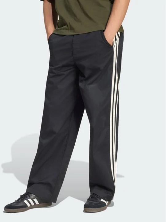 Zdjęcie produktu adidas Spodnie materiałowe 3 Stripes Pleated Trousers KE4177 Czarny Regular Fit