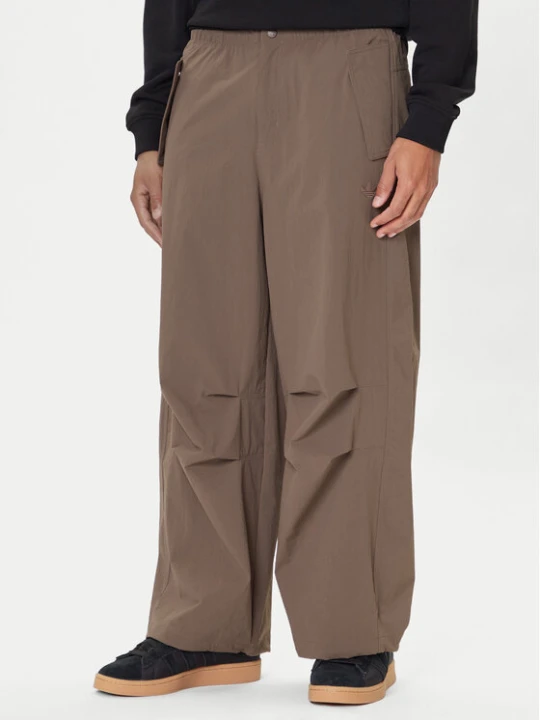 Zdjęcie produktu adidas Spodnie materiałowe Premium Essentials Utility Parachute JW1087 Brązowy Loose Fit