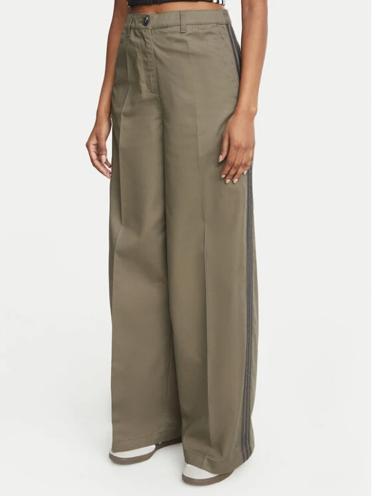 Zdjęcie produktu adidas Spodnie materiałowe Tailored Pant KS9950 Khaki Regular Fit