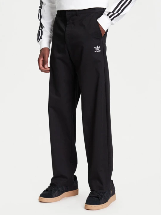 Zdjęcie produktu adidas Spodnie materiałowe Trefoil Essentials JD2442 Czarny Regular Fit