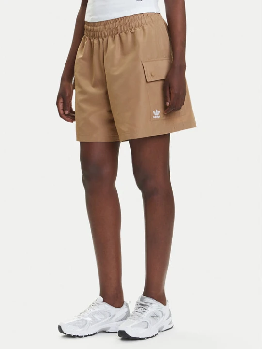 Zdjęcie produktu adidas Szorty sportowe Essentials Woven JY2612 Beżowy Loose Fit