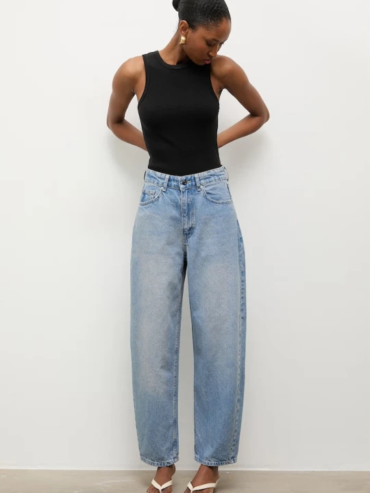 Zdjęcie produktu Answear.LAB jeansy mom fit damskie niebieski