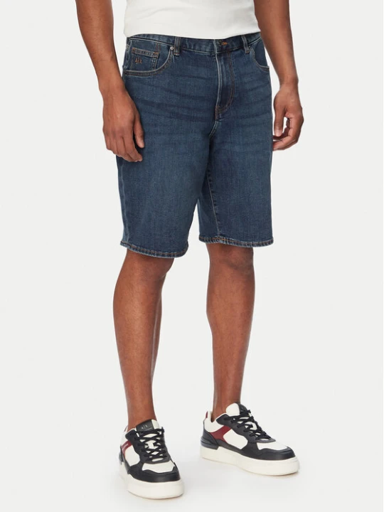 Zdjęcie produktu Armani Exchange Szorty jeansowe XM000073 AF24463 MB001 Granatowy Comfort Fit