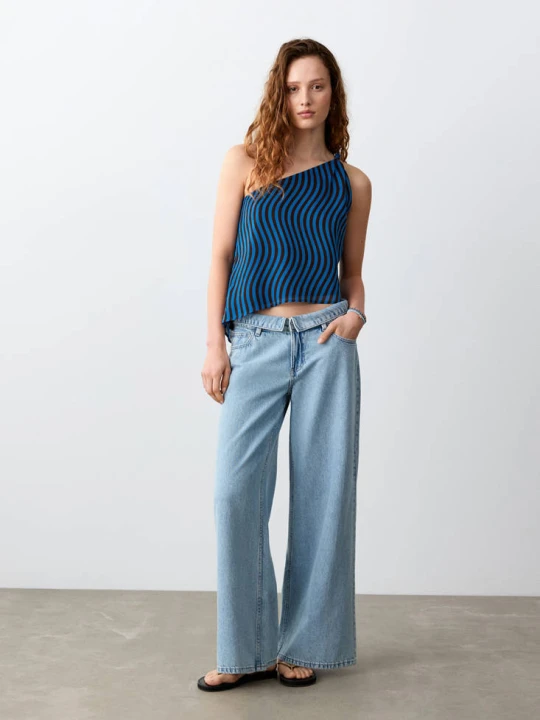 Zdjęcie produktu Asymetryczna bluzka z falistym nadrukiem electric blue - Teen - - MANGO TEEN
