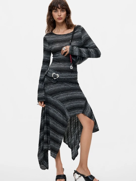 Zdjęcie produktu asymetryczna dzianinowa sukienka midi Desigual czarny