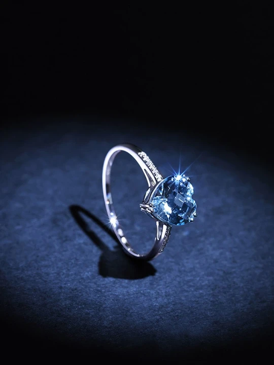 Zdjęcie produktu ATELIER DU DIAMANT Złoty pierścionek "Nimué" z diamentami i topazem rozmiar: 56 srebrny