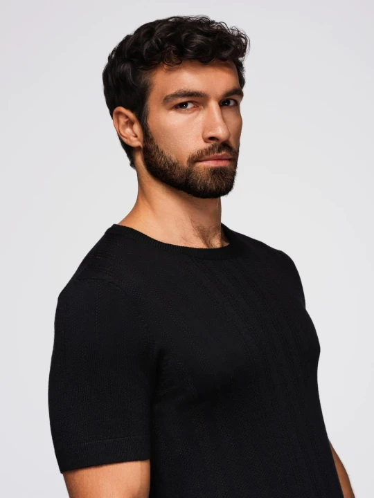 Zdjęcie produktu Ażurowy męski sweter z okrągłym dekoltem i krótkim rękawem – czarny V2 - Rozmiar: M Ombre Clothing