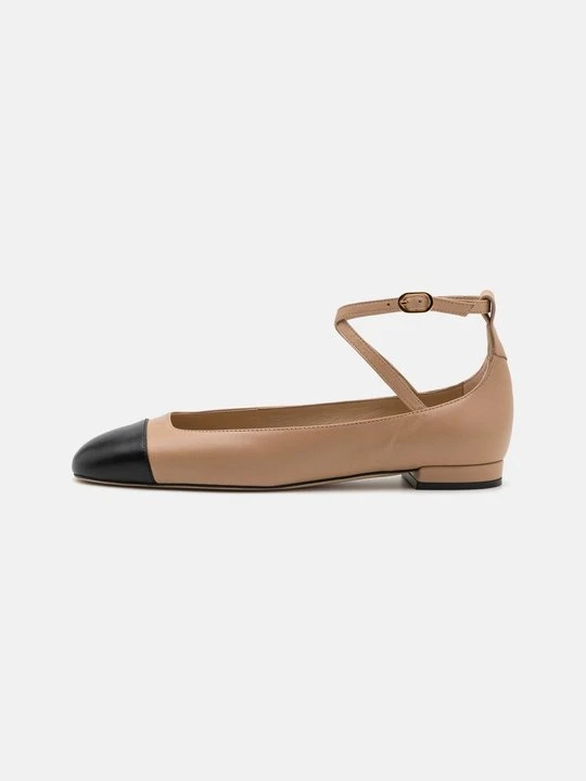 Zdjęcie produktu Baleriny z odkrytą piętą Stuart Weitzman stalowy