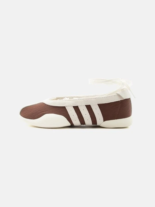 Zdjęcie produktu Baleriny z zapięciem adidas Originals jasny brąz