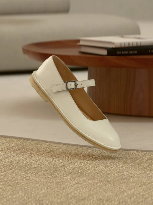 Zdjęcie produktu Baleriny z zapięciem Clarks biały