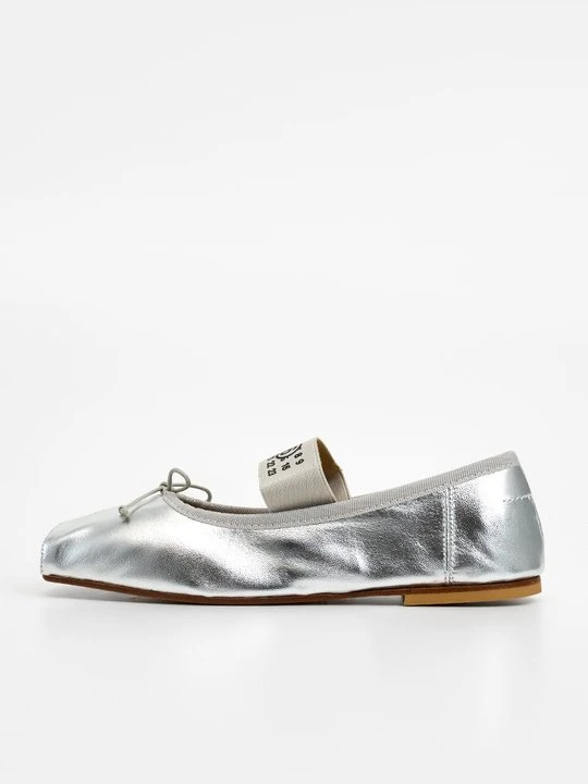 Zdjęcie produktu Baleriny z zapięciem MM6 Maison Margiela srebrny