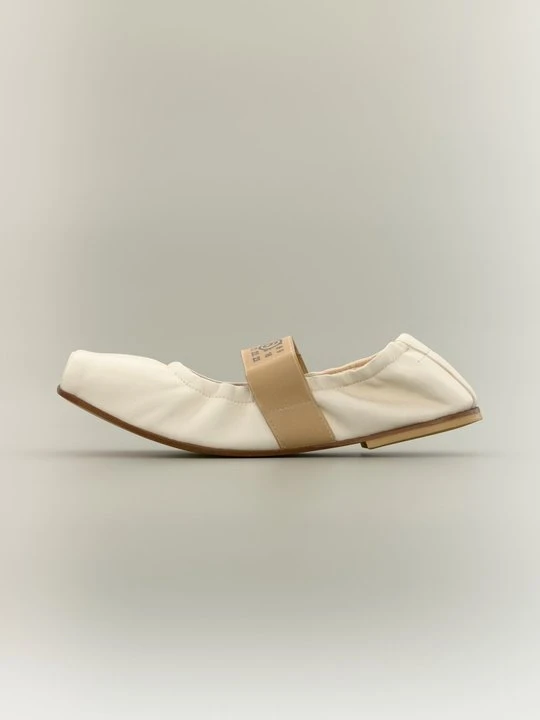 Zdjęcie produktu Baleriny z zapięciem MM6 Maison Margiela mleczny