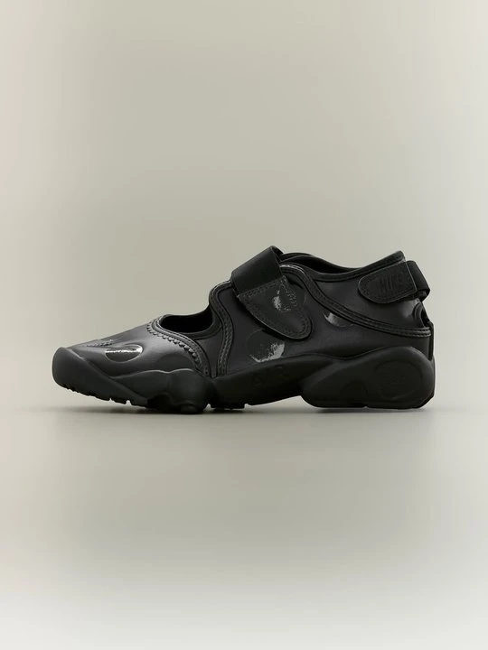 Zdjęcie produktu Baleriny z zapięciem Nike czarny