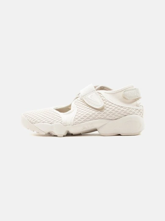 Zdjęcie produktu Baleriny z zapięciem Nike mleczny