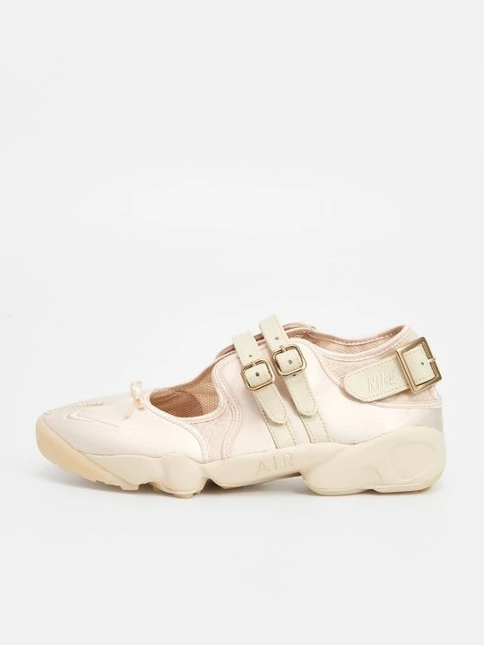 Zdjęcie produktu Baleriny z zapięciem Nike mleczny