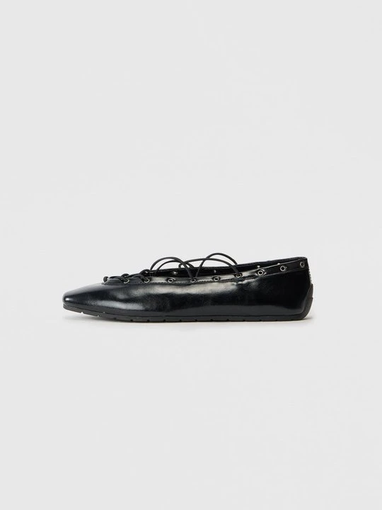 Zdjęcie produktu Baleriny z zapięciem Steve Madden biały