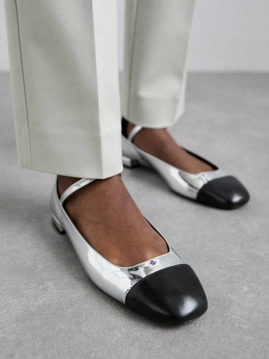 Zdjęcie produktu Baleriny z zapięciem Stuart Weitzman czarny