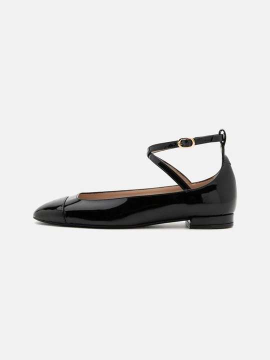 Zdjęcie produktu Baleriny z zapięciem Stuart Weitzman czarny